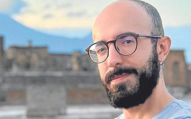 Néstor F. Marqués está detrás del perfil de redes sociales Antigua Roma al día.