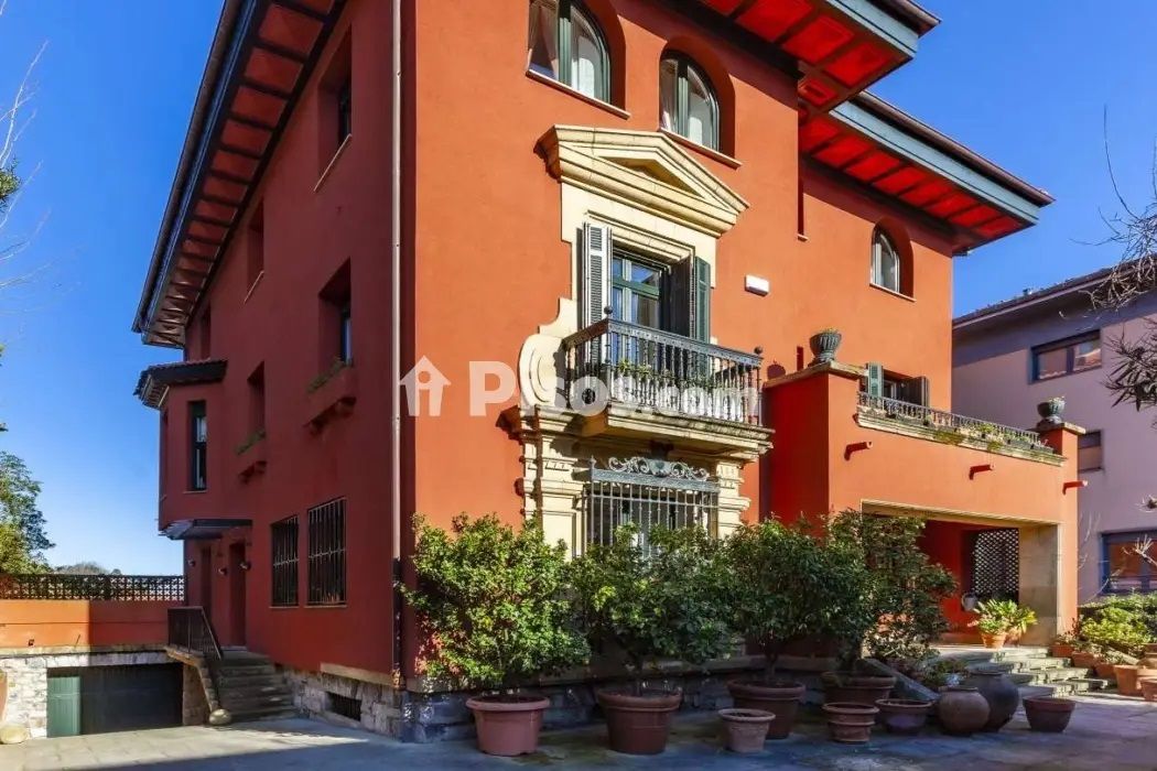 En pleno corazón del Antiguo, en Ondarreta, se encuentra la villa en venta más cara de Euskadi.