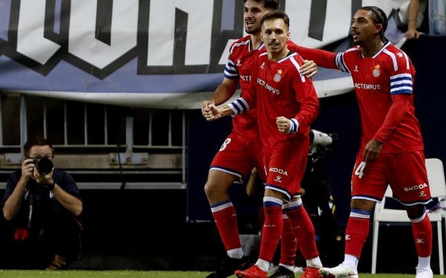 Bryan Zaragoza festeja su gol con el Espanyol ante el Málaga, el club de su ciudad.