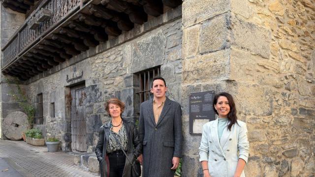 Aran Aldai, Jon Ander Azpiroz y Azahara Domínguez en Aia.