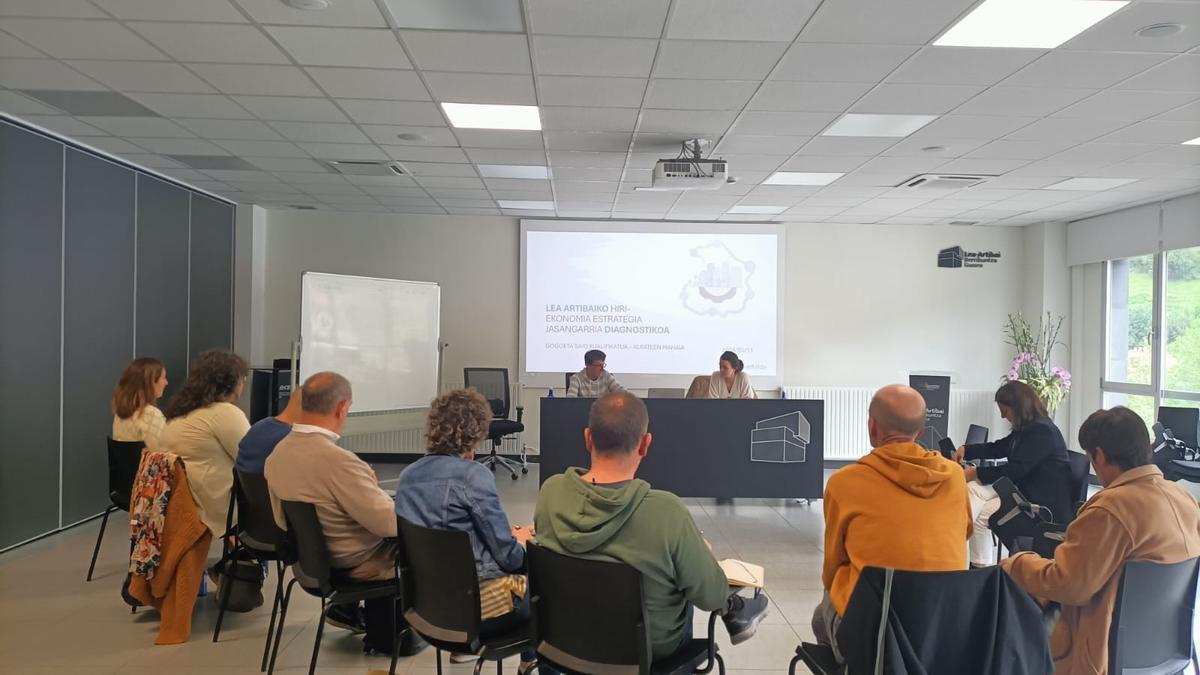 A lo largo de este curso se han llevado a cabo reuniones y entrevistas con los agentes implicados