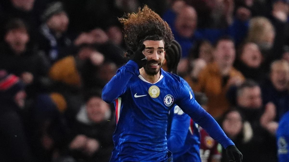 Marc Cucurella, con la camiseta del Chelsea.