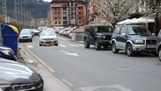 Coches en una calle de Beasain