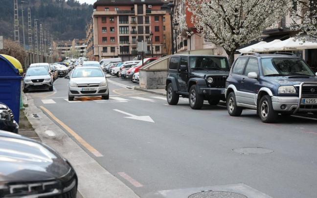 Coches en una calle de Beasain
