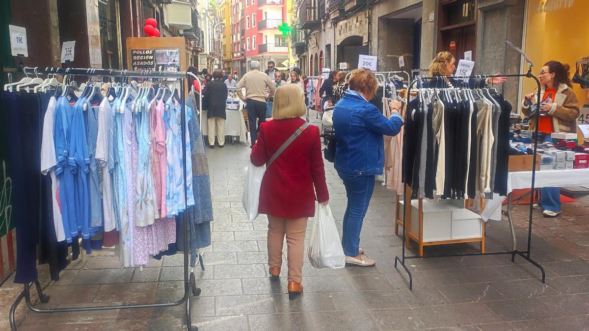 La campaña de Txankakua se suma a otras iniciativas de apoyo al comercio local como la Stock Kale Azoka.