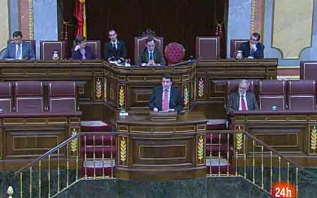 Aitor Esteban, durante su intervención en euskera en el pleno del 22 de marzo de 2011.