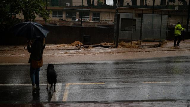 Una calle inundada en el barrio de Nou Barris, Barcelona.