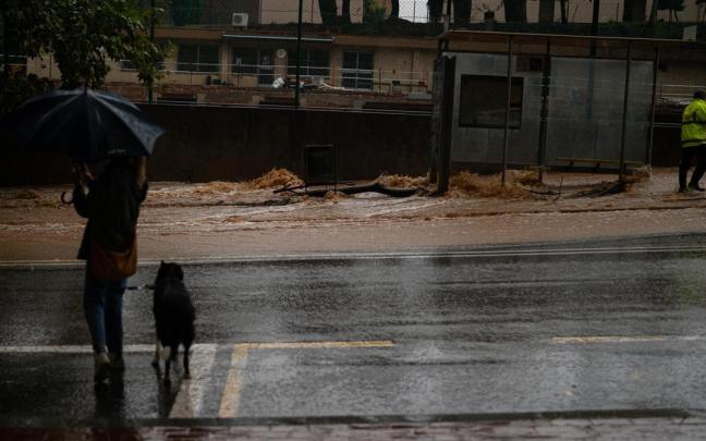 Una calle inundada en el barrio de Nou Barris, Barcelona.