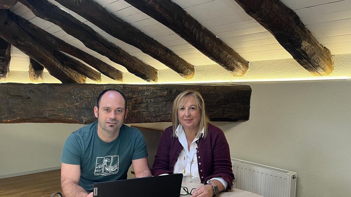 Mikel Urrutia, alcalde de Abadiño, junto a Edurne Maguregi, teniente de alcalde