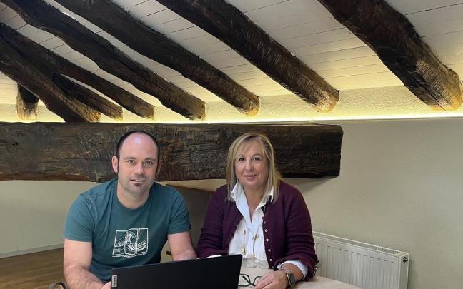 Mikel Urrutia, alcalde de Abadiño, junto a Edurne Maguregi, teniente de alcalde