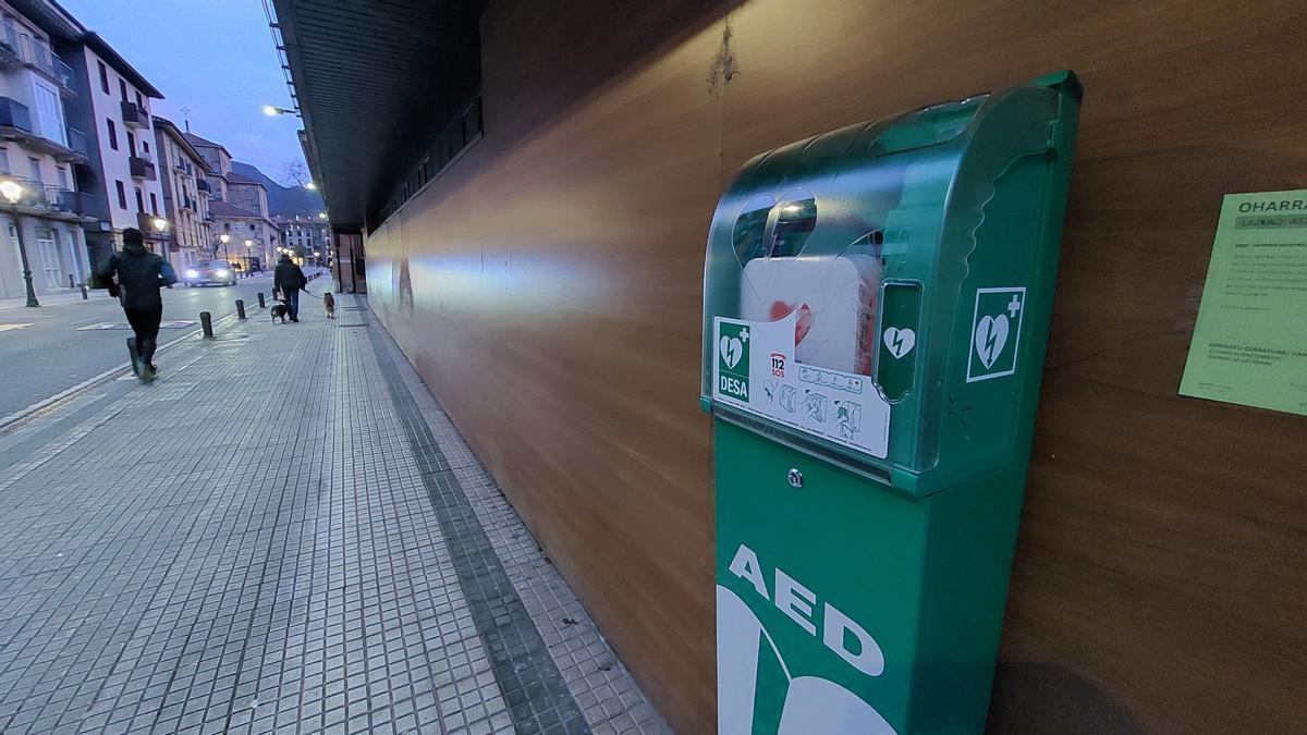 Lazkaoko desfibriladore berria.
