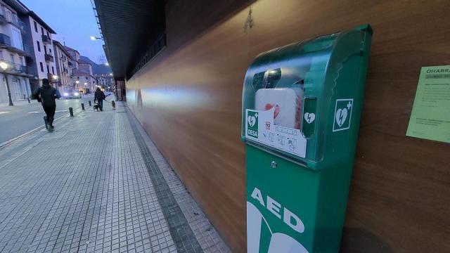 Lazkaoko desfibriladore berria.