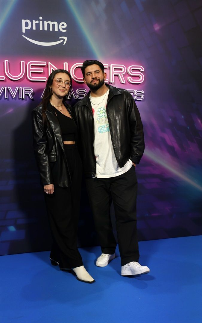 En pareja. Telmo Trenado junto a su novia Raquel Heroj en redes. Ella, aunque también usa las redes sociales, trabaja en Warner Music Spain.