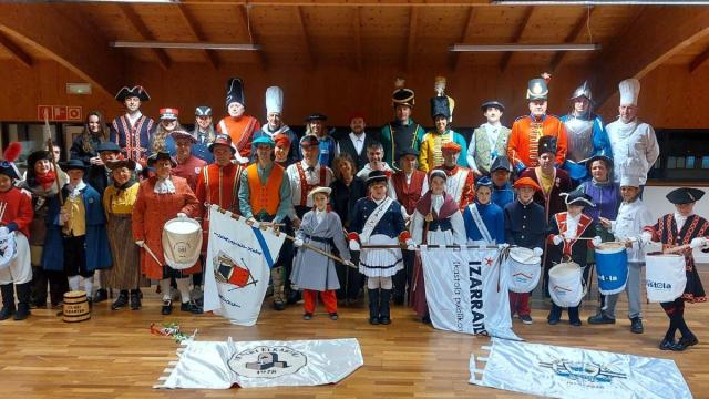 Presentación de las tamborradas de la fiesta de San Sebastián, la tarde del lunes en el Ayuntamiento de Azpeitia.