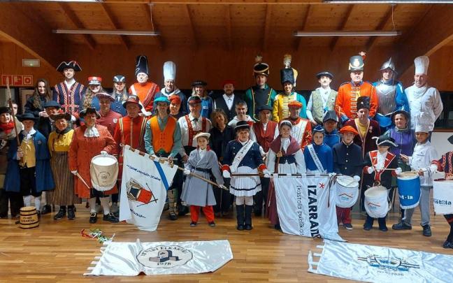 Presentación de las tamborradas de la fiesta de San Sebastián, la tarde del lunes en el Ayuntamiento de Azpeitia.