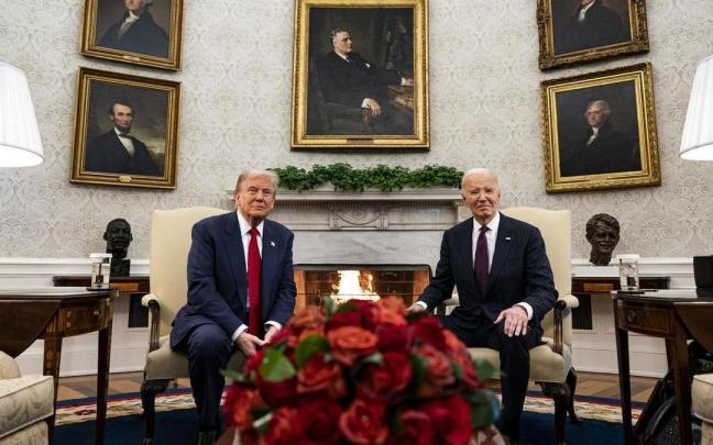 Trump y Biden se reúnen en el Despacho Oval de la Casa Blanca.