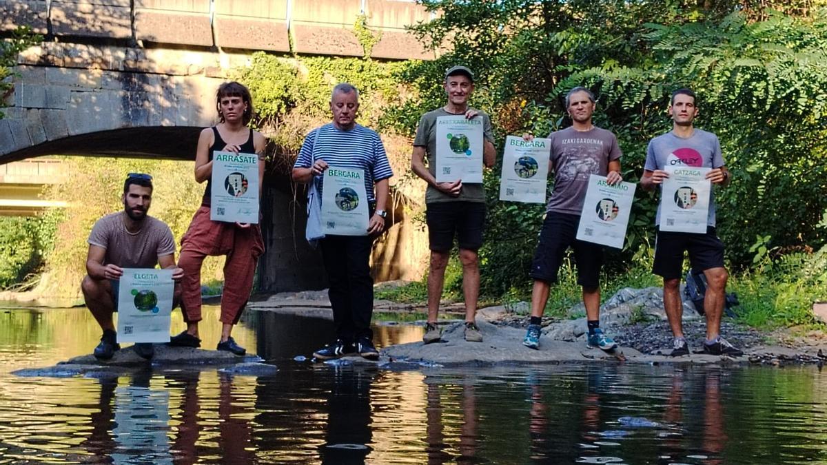 Debagoienean Errekak Bizi Auzolanean taldeko ordezkariak.