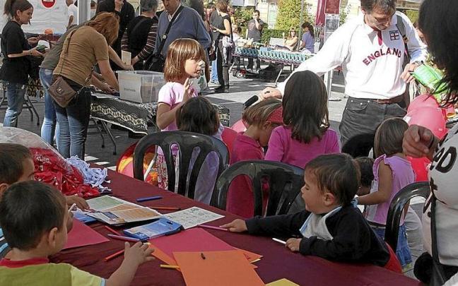 Taller infantil en Vitoria de la plataforma Pobrezia Zero por el día mundial de la Pobreza. Taller infantil en Vitoria de la plataforma Pobrezia Zero por el día mundial de la Pobreza.