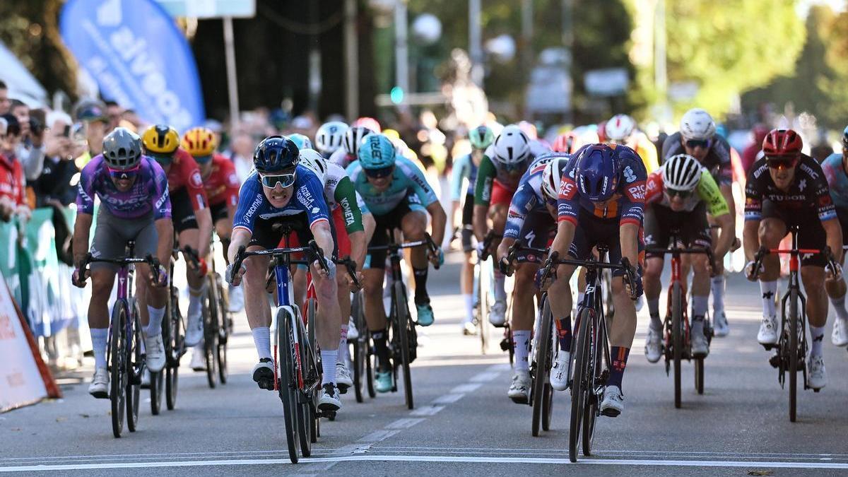 Dorian Godon se impone en el esprint de la Coppa Bernocchi.