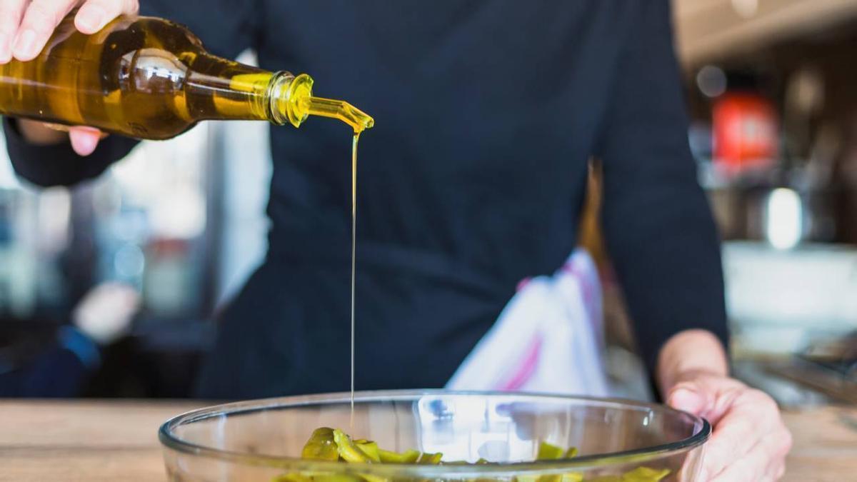 Aurelio Rojas, cardiólogo: "El 90% de las personas usa mal el aceite de oliva"
