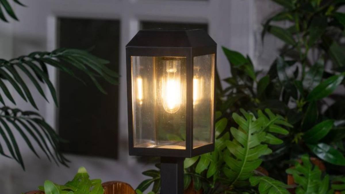 Baliza jardín solar exterior LED negra INSPIRE Pediona IP54 sensor crepuscular