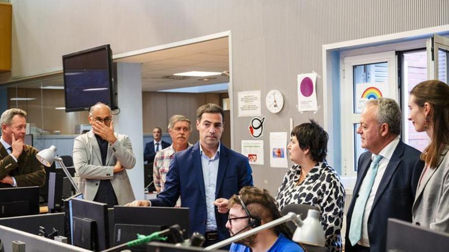 Pradales visita las instalaciones del Centro de Coordinación de Emergencias de Euskadi SOS Deiak.