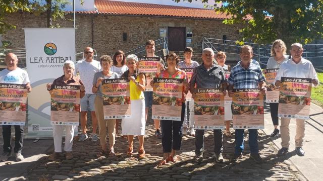 Lea-Artibaiko ordezkariak azokaren aurkezpenean