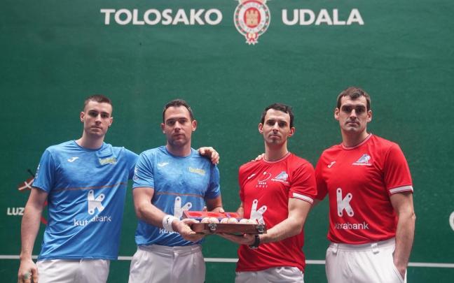 En imágenes: Altuna III-Ezkurdia y Jaka-Iztueta eligen material para la tercera jornada de la liguilla de semifinales del Campeonato de Parejas en el Beotibar de Tolosa.