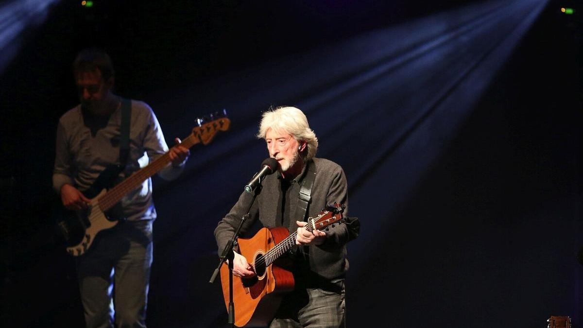 El legendario Benito Lertxundi durante uno de sus conciertos.	[Fotografía: ]