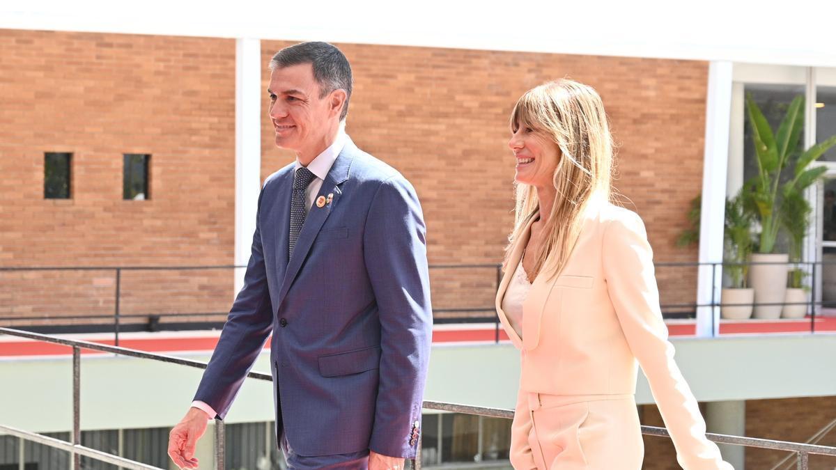 Begoña Gómez junto a Pedro Sánchez en la cumbre del G20.