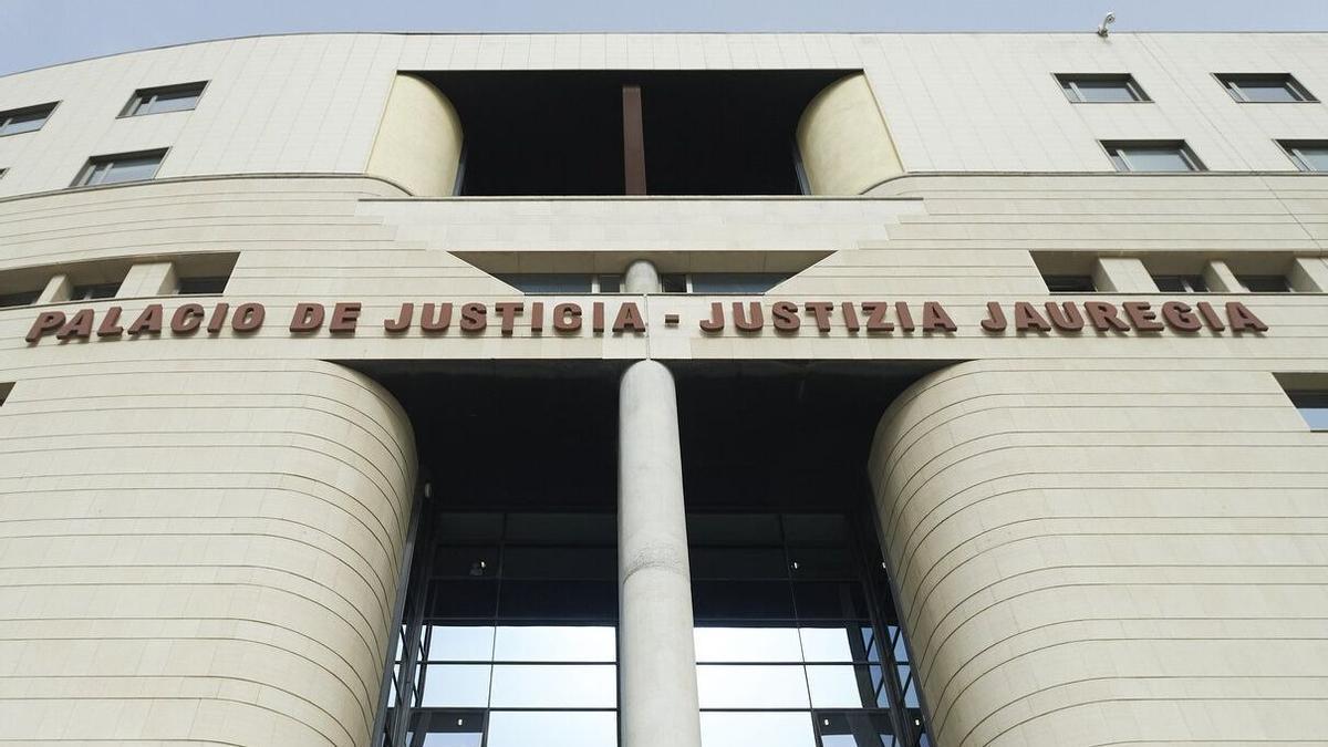 Fachada del Palacio de Justicia de Pamplona.