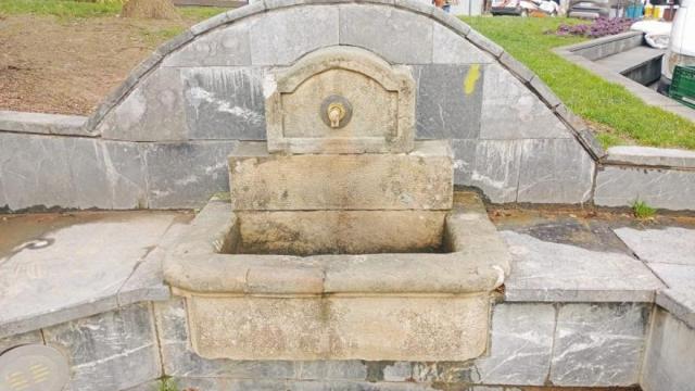 La fuente de la plaza Euskal Herria de Legazpi.