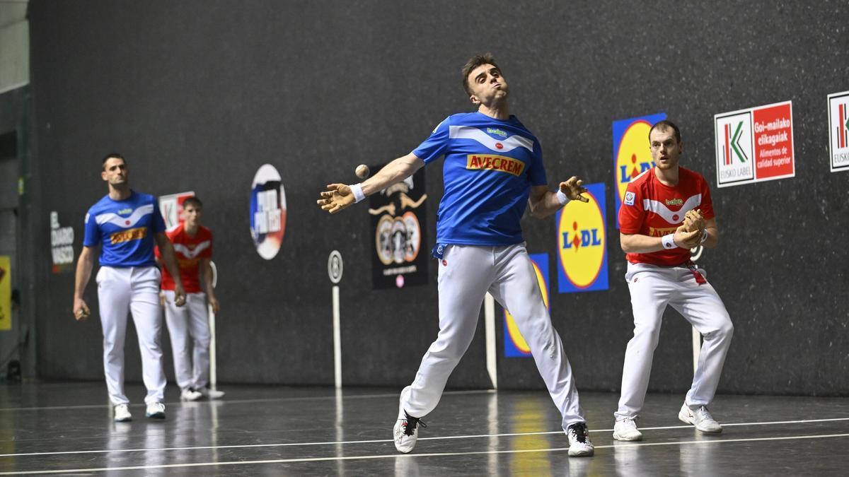 En imágenes: Peña II-Albisu ganan a Laso-Iztueta en el frontón Bizkaia de Bilbao en la décima jornada del Campeonato de Parejas.