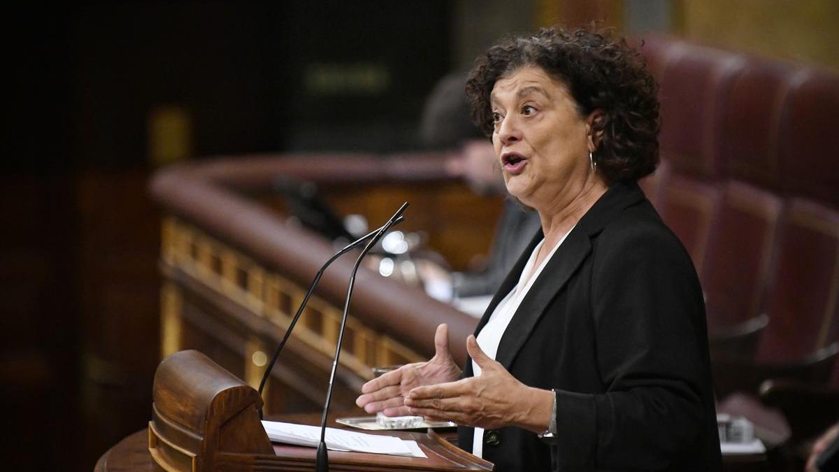 La diputada de ERC Pilar Vallugera interviene durante un pleno en el Congreso de los Diputados.