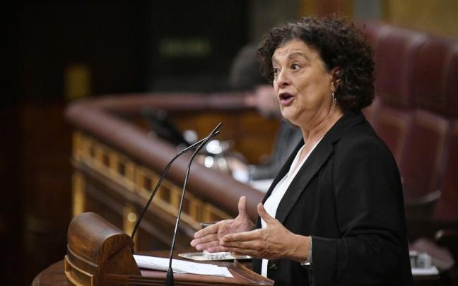 La diputada de ERC Pilar Vallugera interviene durante un pleno en el Congreso de los Diputados.