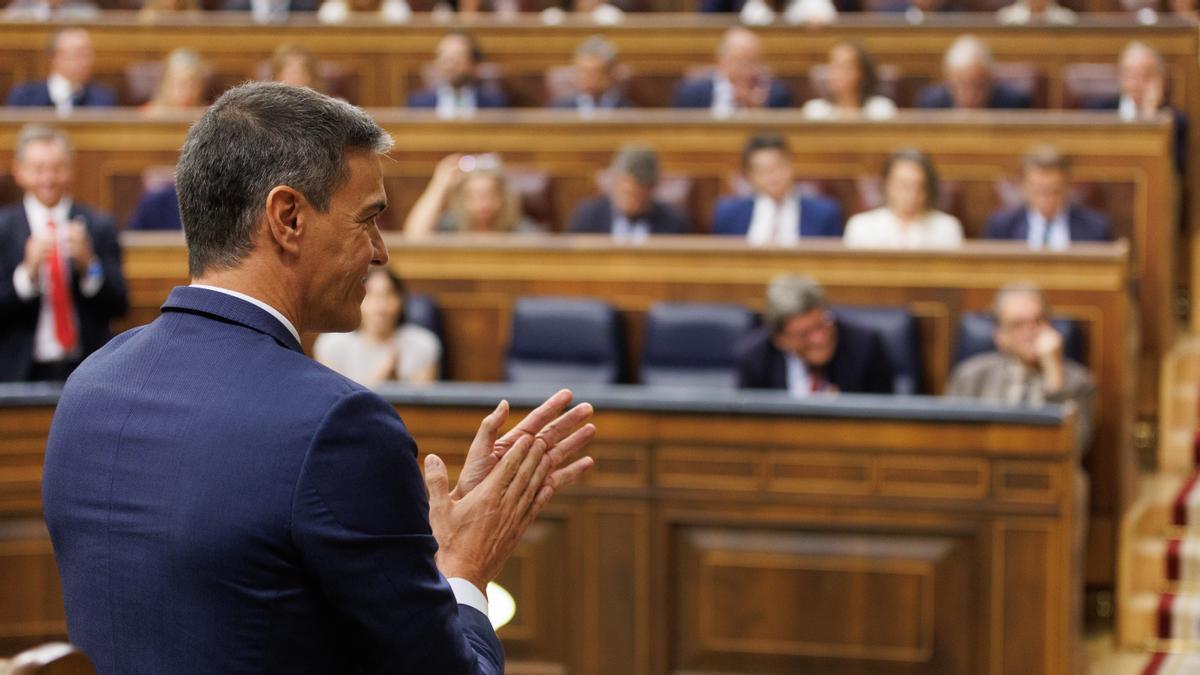 Pedro Sánchez durante la segunda votación de la investidura del líder del Partido Popular, en el Congreso de los Diputados.