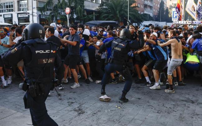 Cargas policiales contra los hinchas del Marsella cerca del Bernabéu