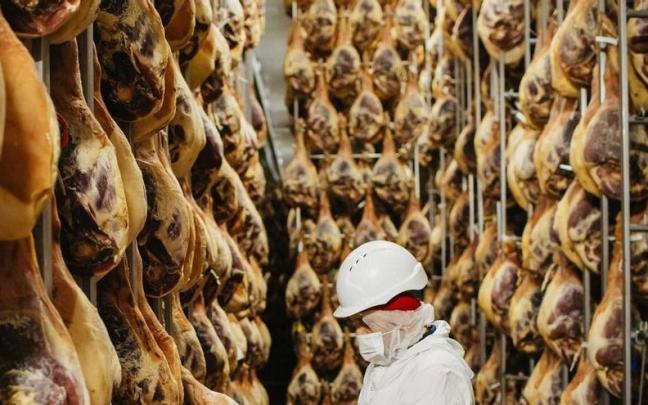 En noviembre pasado realizaron un pedido de 90 paletas de cebo y varias chacinas por un importe de 6.970 euros