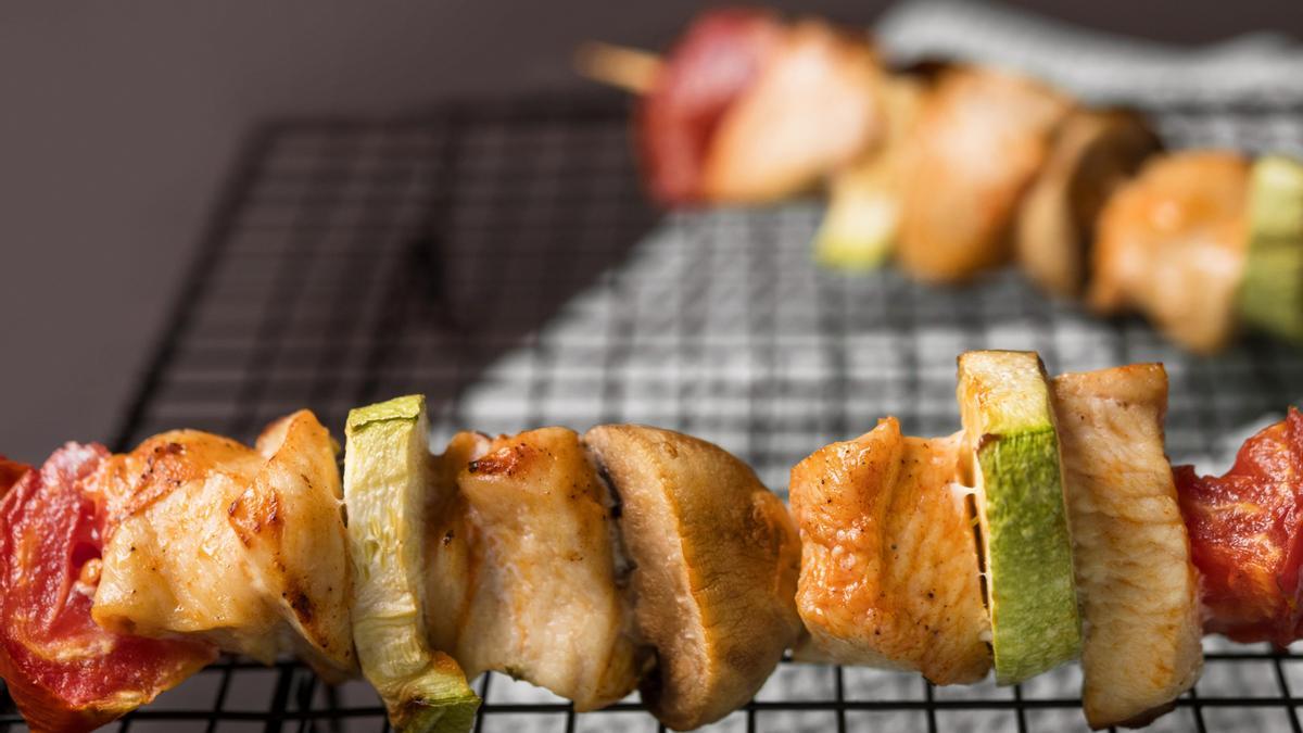 Brochetas de pollo.