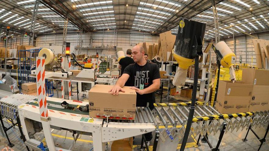 Un centro lógistico de Amazon.