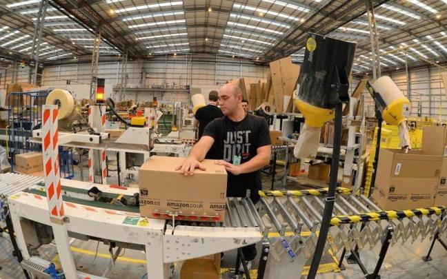 Un centro lógistico de Amazon.