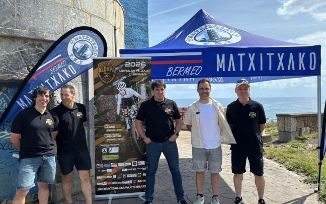 Presentación del reto solidario en Bermeo en el Faro Viejo de Matxitxako.