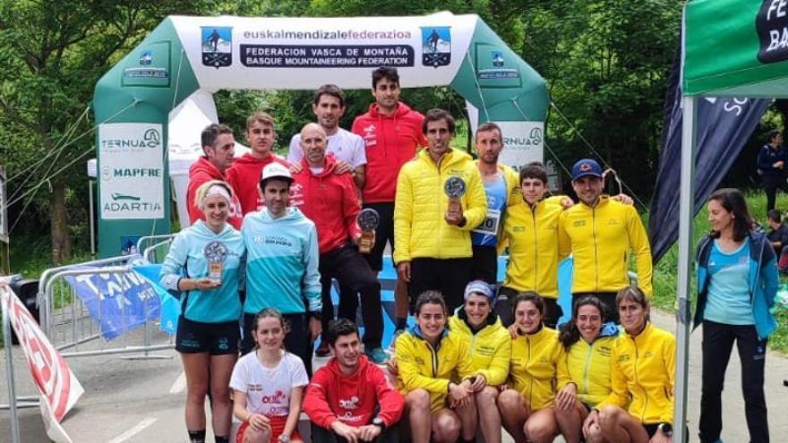 Imagen de los vencedores de los Campeonatos de Euskadi de Kilómetro Vertical disputados en el Txindoki.