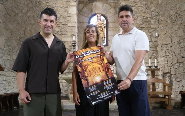 Biain, Alvarez eta Serrano, aurkezpen ekitaldian.