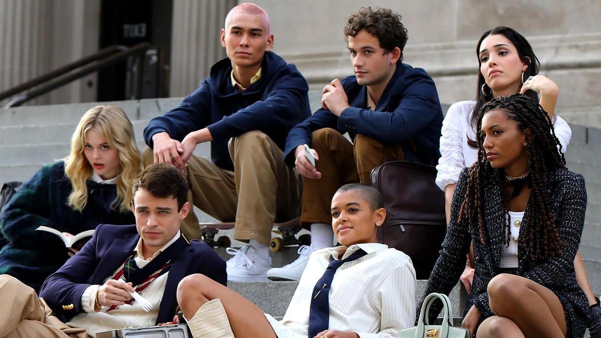 Protagonistas de 'Gossip Girl' en un fotograma de la serie.