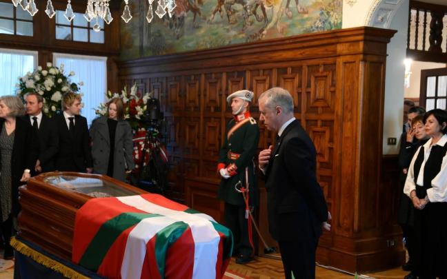 En imágenes | La capilla ardiente de José Antonio Ardanza