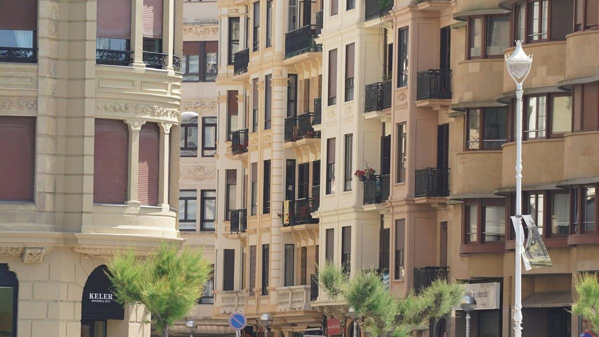 Edificios de viviendas del barrio de Gros, un barrio con alta densidad de viviendas.