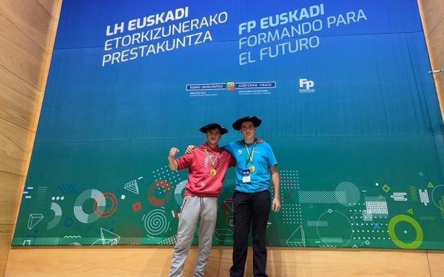 Los estudiantes ispastertarras se alzaron con la txapela y la medalla de oro / M. Iturraspe Los estudiantes ispastertarras se alzaron con la txapela y la medalla de oro