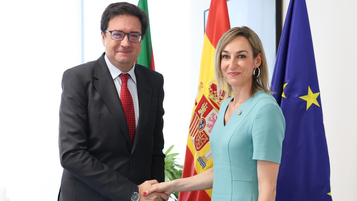 Óscar López y María Ubarretxena.