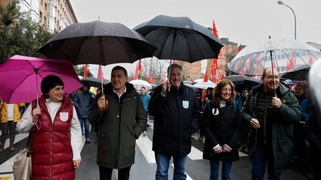 Aberri Eguna 2024: El coordinador general de Euskal Herria Bildu, Arnaldo Otegui, el alcalde de Pamplona Joseba Asirón, la diputada de EH Bildu Laura Aznal y Pernando Barrena.